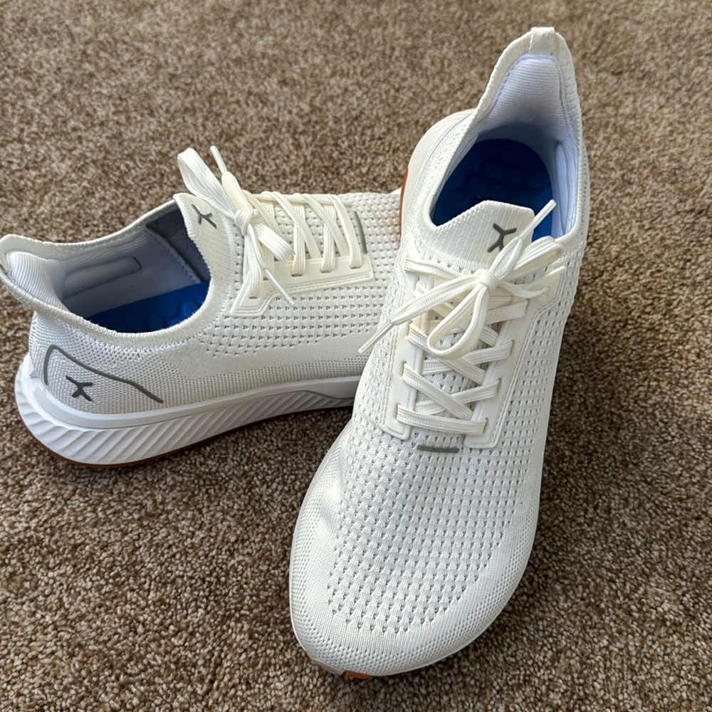 Flux runners white size 8.5